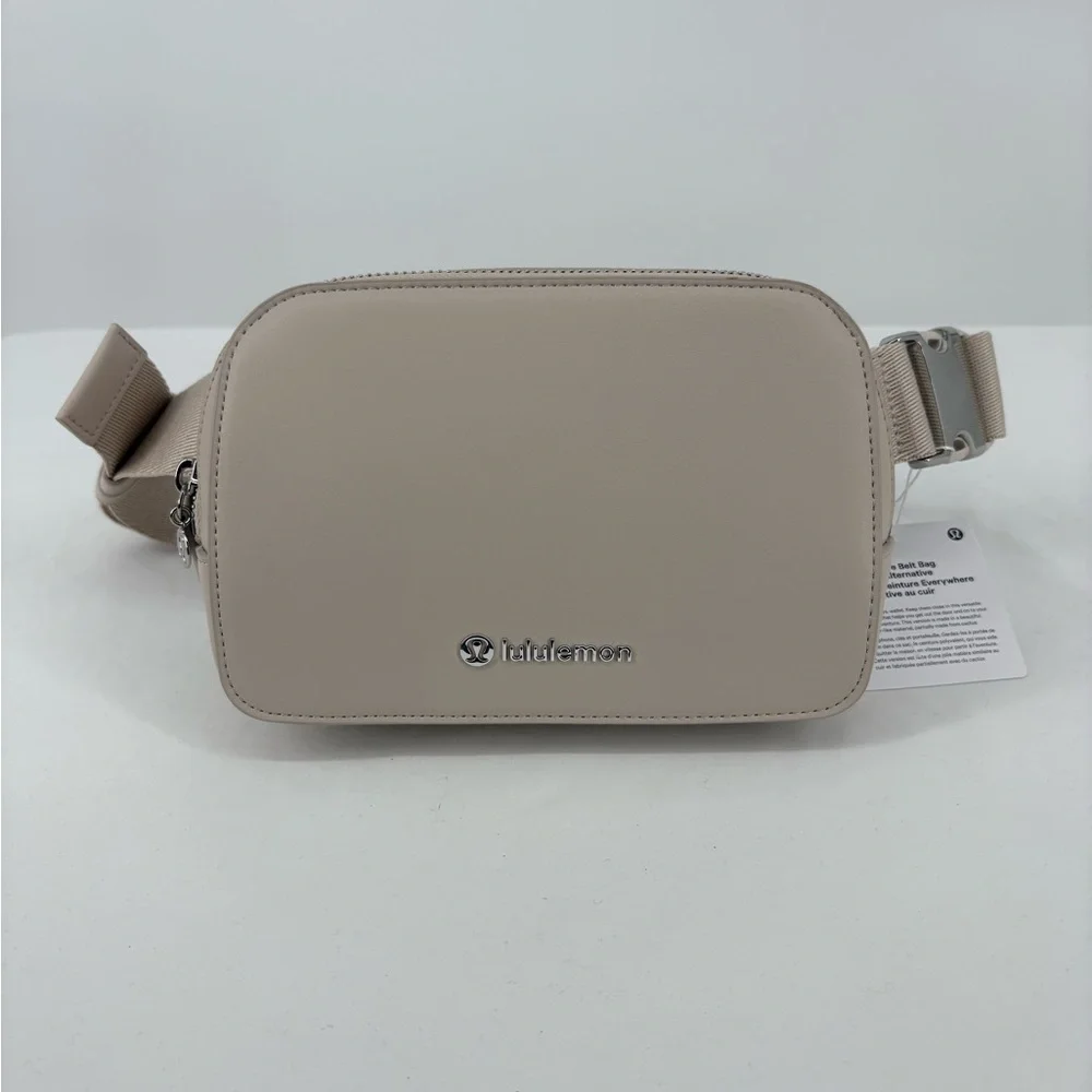Lululemon Everywhere Belt Bag 1L
Leather Alternative - Picture 6 of 8